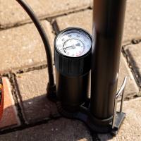 得力（deli） DL-QT002 手握式多功能高压打气筒 205*600*130mm（单位：个)