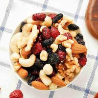 洽洽 每日坚果(核桃+巴旦木+腰果+榛子+蔓越莓+黑加仑葡萄干+蓝莓)  780g(内含30袋)  (单位：盒 )新老包装随机发货