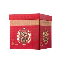 鲜记 全球臻选 坚果礼盒 1.828kg 红色（单位：盒）内配表：澳大利亚巴旦木100g*1、澳大利亚夏威夷果100g*1、纸皮核桃500g、智利提子干200g、山楂片228g、菲律宾香蕉干300g、泰国龙眼干200g、新疆灰枣200g
