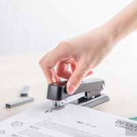 得力（deli） 0426 订书机 25页(单位：个) 24/6或者26/6钉型 黑色